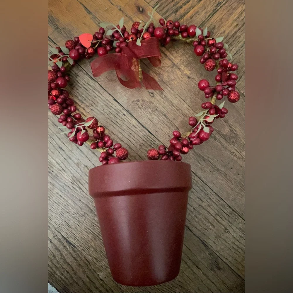 Vintage Festive Red Berry Heart Wreath Decor